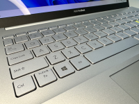 Used Asus Vivobook K513EA. 2.5 Tb, Oled 15.6", Intel i5, Harman/kardon.